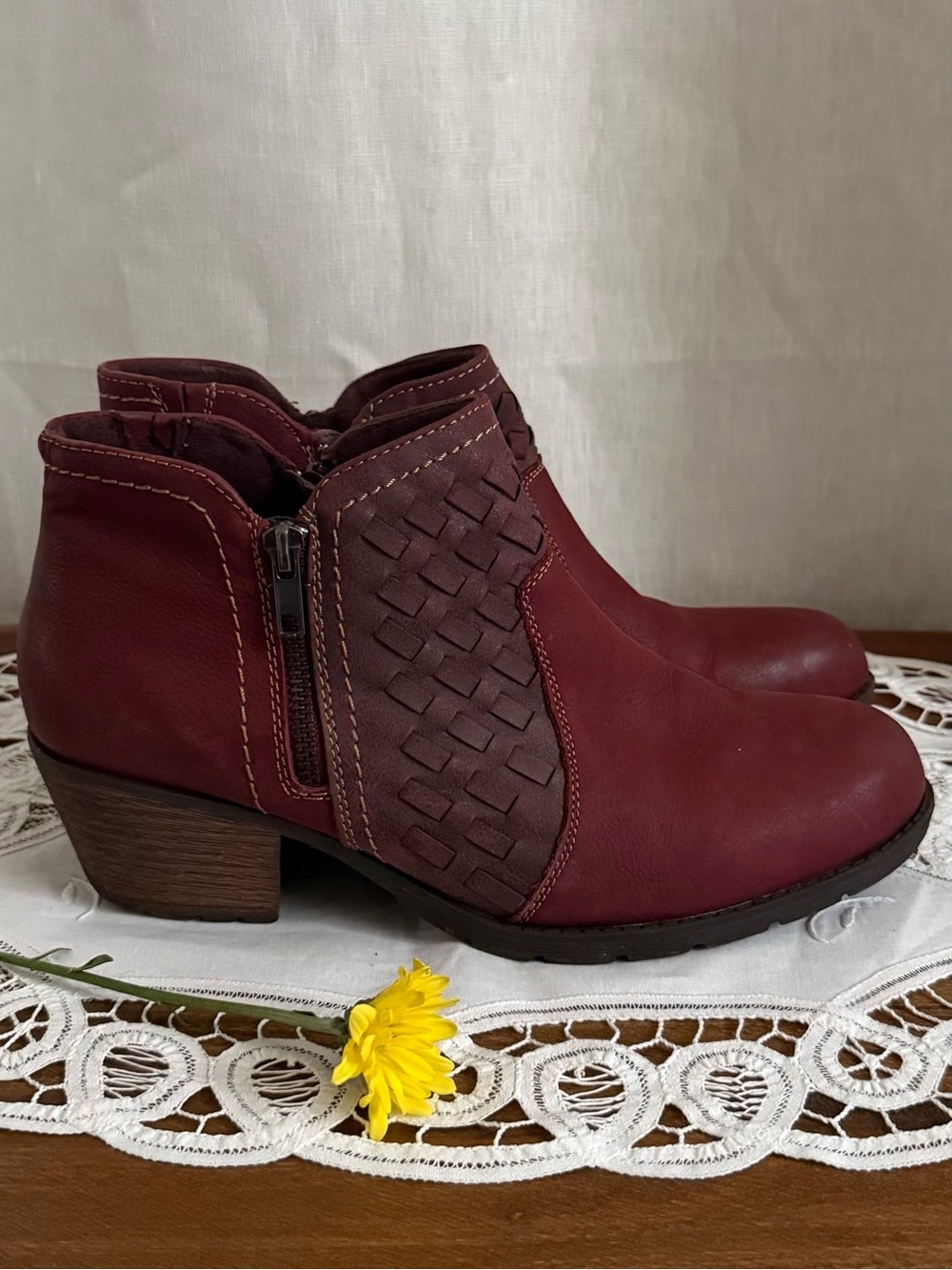 Earth Origins 9 Burgundy Leather Ankle Boots Woven Lattice Zip Booties Near New